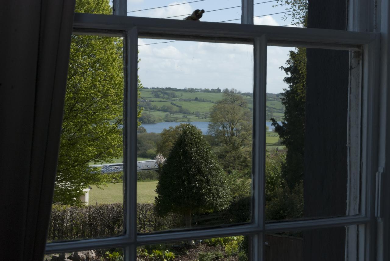 ホテル The Seymour Arms Blagdon エクステリア 写真